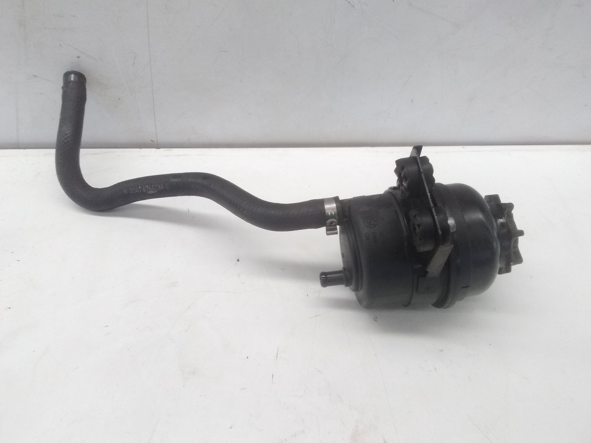 BMW 3 Series E90/E91/E92/E93 (2004-2013) Power Steering Pump Tank 32411097164+ 22826556