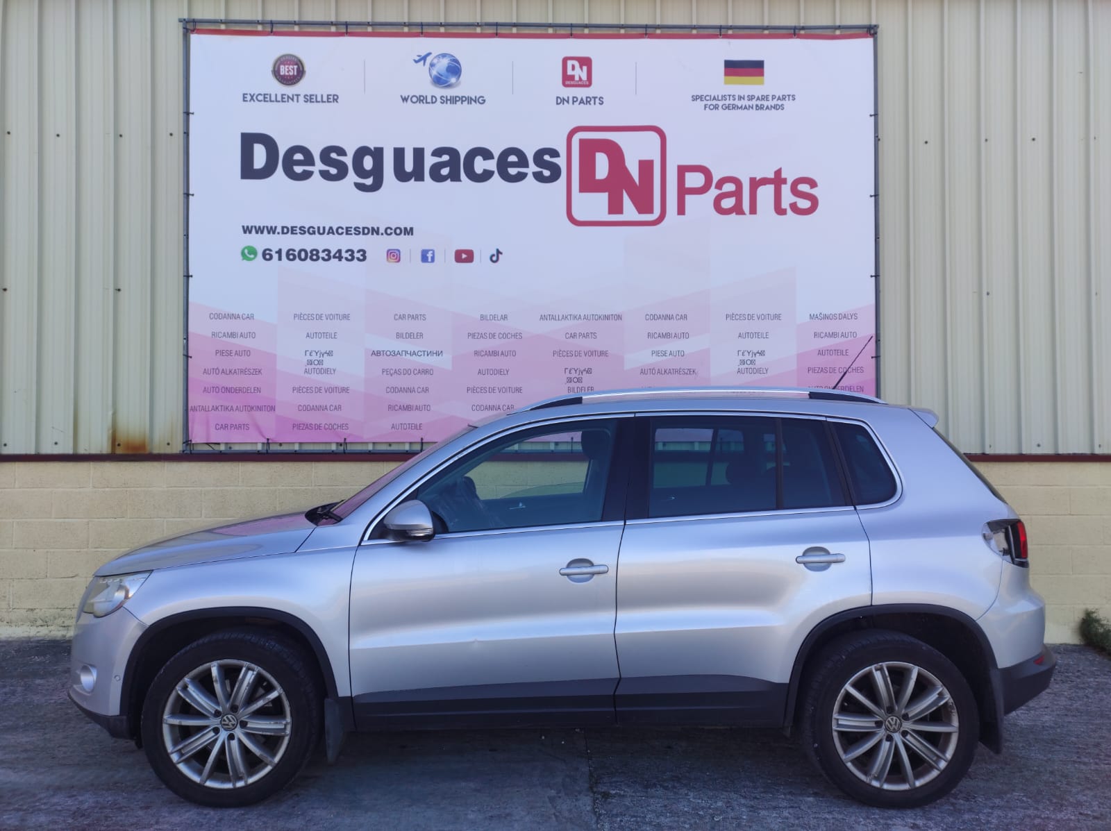 VOLKSWAGEN Tiguan 1 generation (2007-2017)  Правая задняя внутренняя ручка открытия 5N0839198+MANETA 23645947