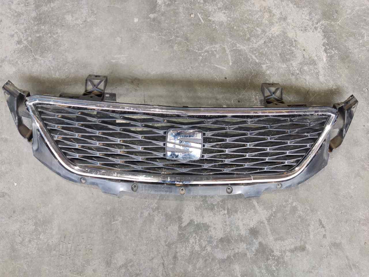 SEAT Toledo 4 generation (2012-2020) Radiator Grille ESTAN0 24901126