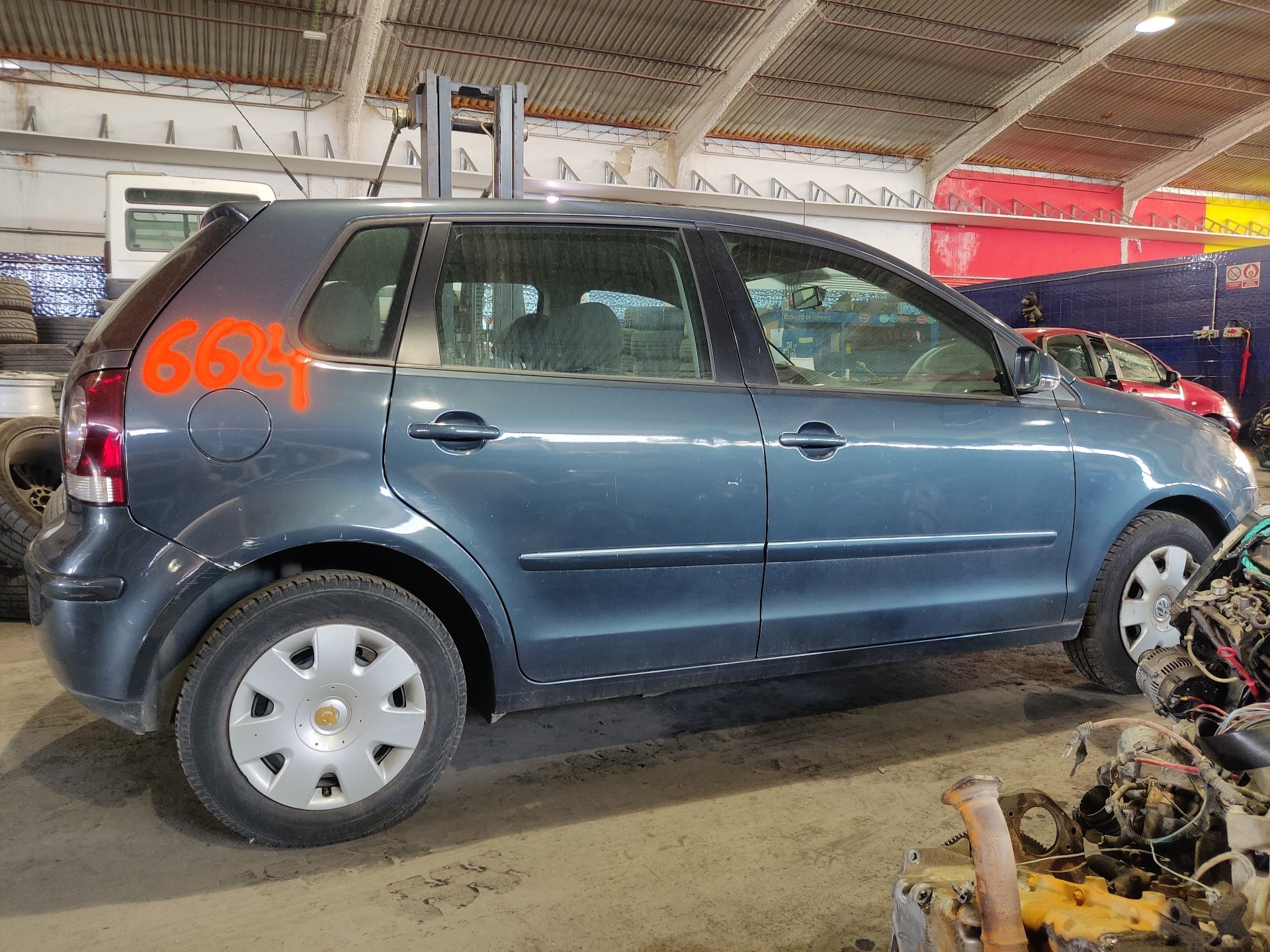 VOLKSWAGEN Polo 4 generation (2001-2009) Främre vänstra dörrlås 24896348