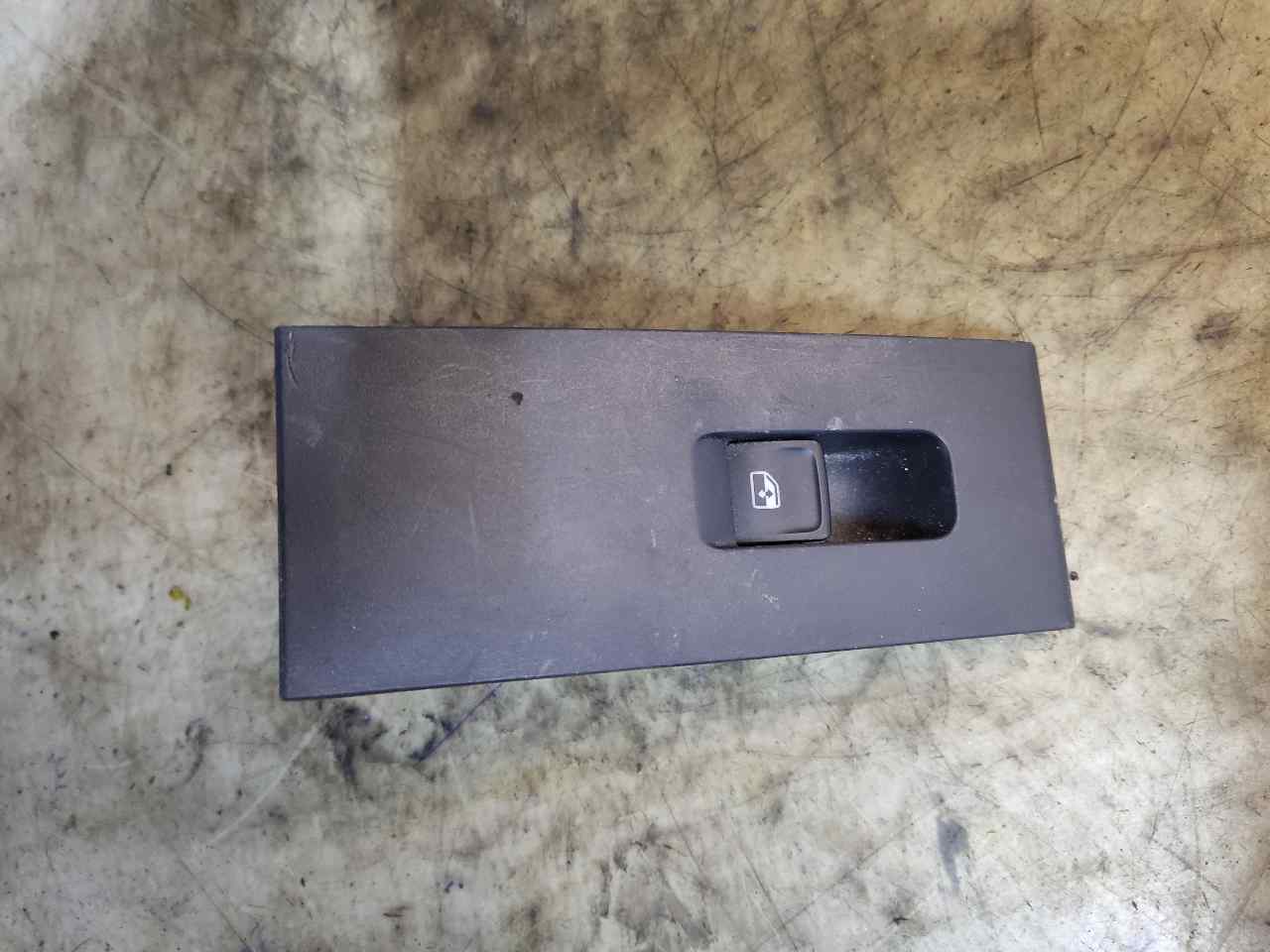 SEAT Toledo 4 generation (2012-2020) Rear Right Door Window Control Switch 6JA959855A 24900977