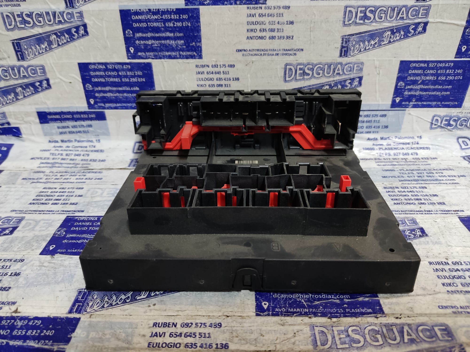 VOLKSWAGEN Golf Plus 2 generation (2009-2014) Fuse Box ESTANTERÍA79 24887239