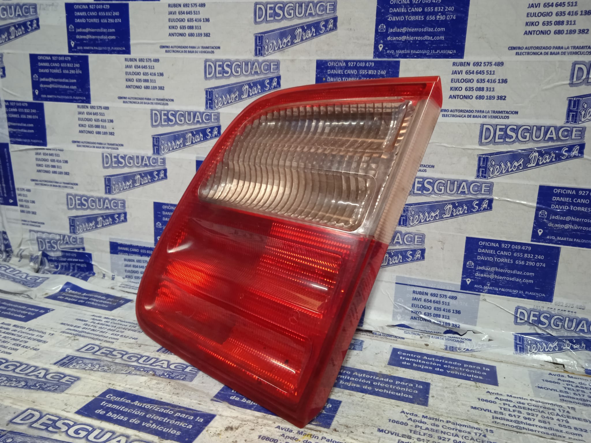 MERCEDES-BENZ E-Class W210/S210 (1995-2002) Rear Right Taillight Lamp ESTANTERÍA7 24890622