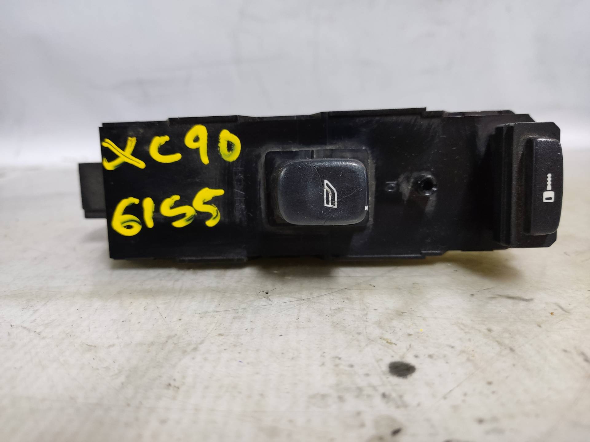 VOLVO XC90 1 generation (2002-2014) Commutateur de vitre de porte avant droite ESTANTERÍA67 24894088