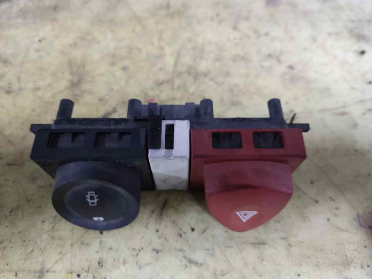 RENAULT Megane 2 generation (2002-2012) Buton oprire de urgență 8200407415 24902236