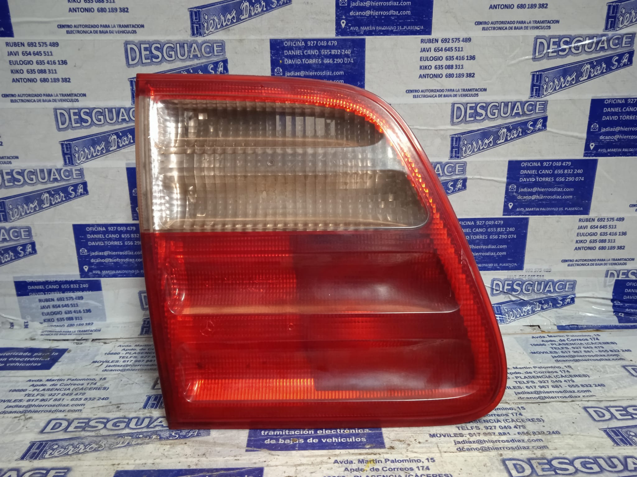 MERCEDES-BENZ E-Class W210/S210 (1995-2002) Rear Left Taillight ESTANTERÍA7 24889845