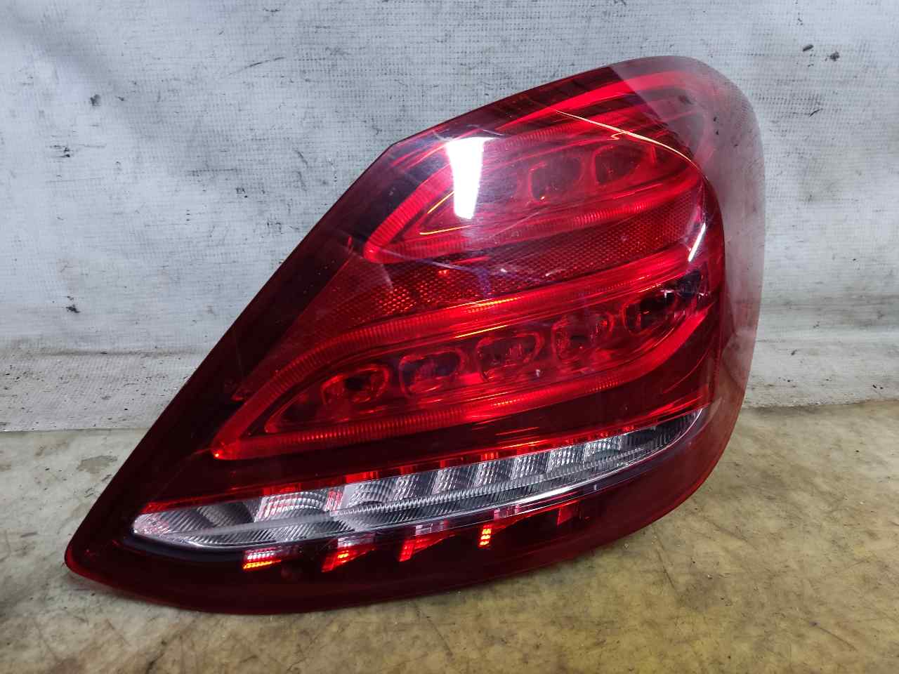 MERCEDES-BENZ C-Class W205/S205/C205 (2014-2023) Rear Right Taillight Lamp A2059060457 24952165