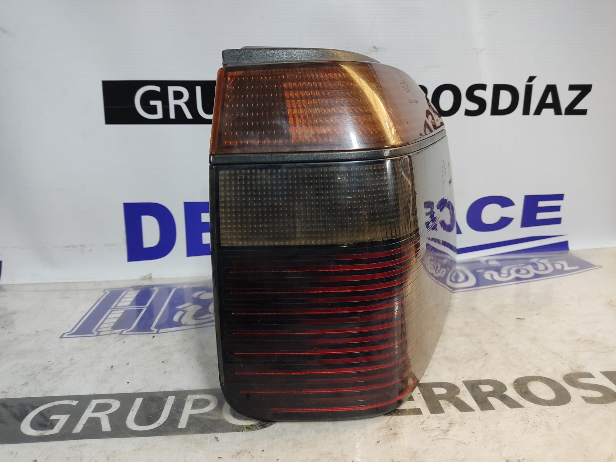 VOLKSWAGEN Golf 3 generation (1991-1998) Rear Left Taillight ESTANTERÍA14 24892257