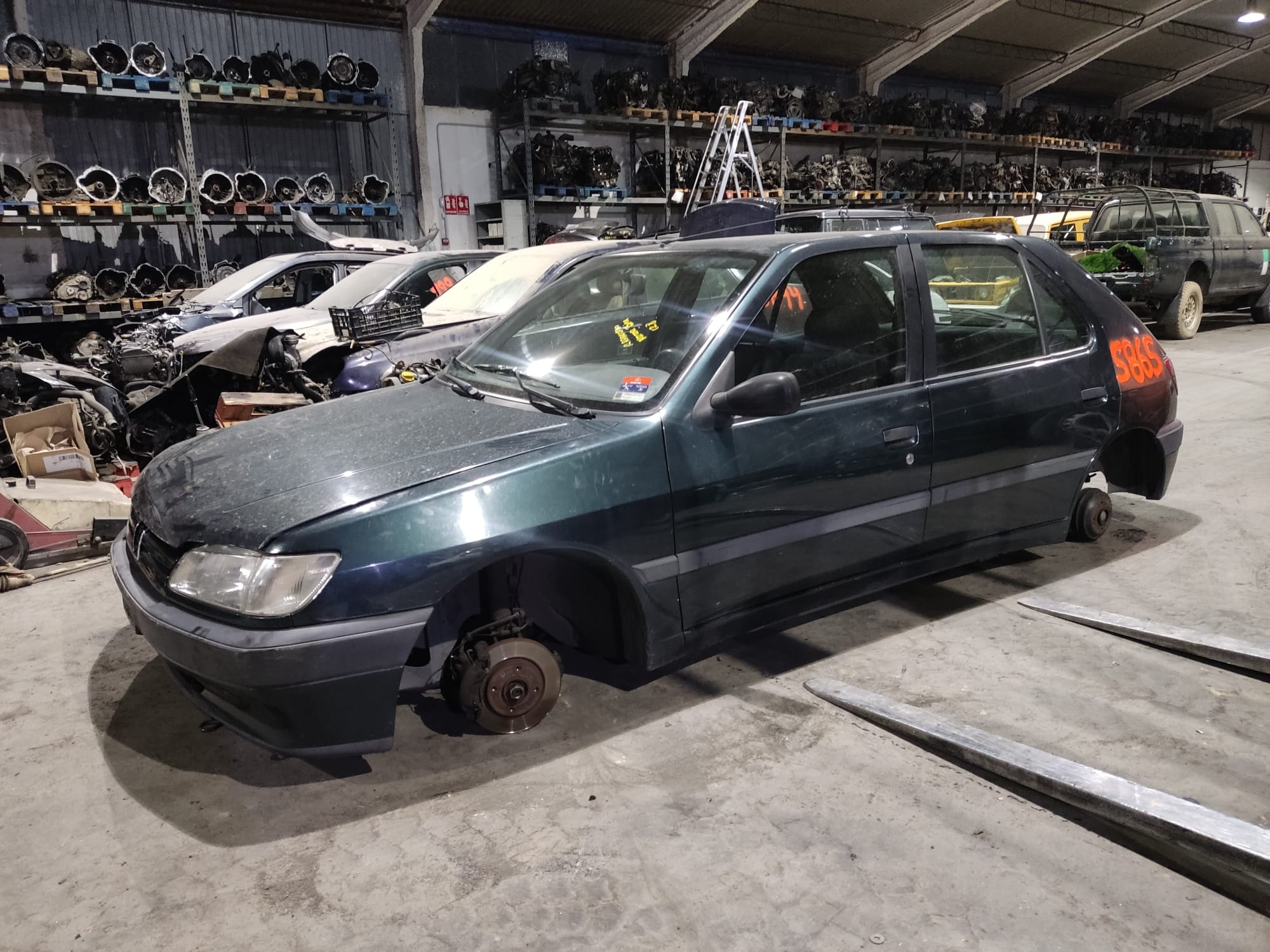 PEUGEOT 306 1 generation (1993-2002) Priekinis dešinys žibintas ESTANTERÍA25 24895832