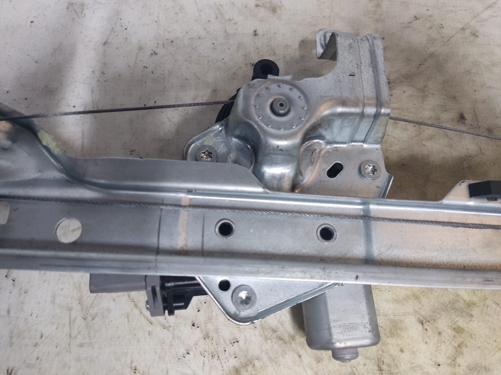 PEUGEOT 5008 1 generation (2009-2016) Rear left door window lifter 9682808780 24895416