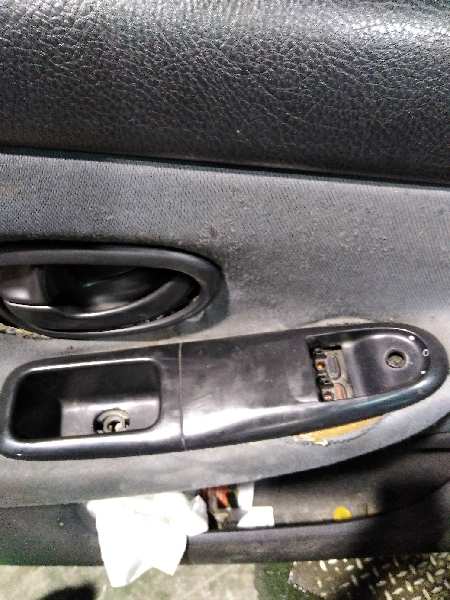 PEUGEOT 406 1 generation (1995-2004) Serrure de porte avant gauche 24897869