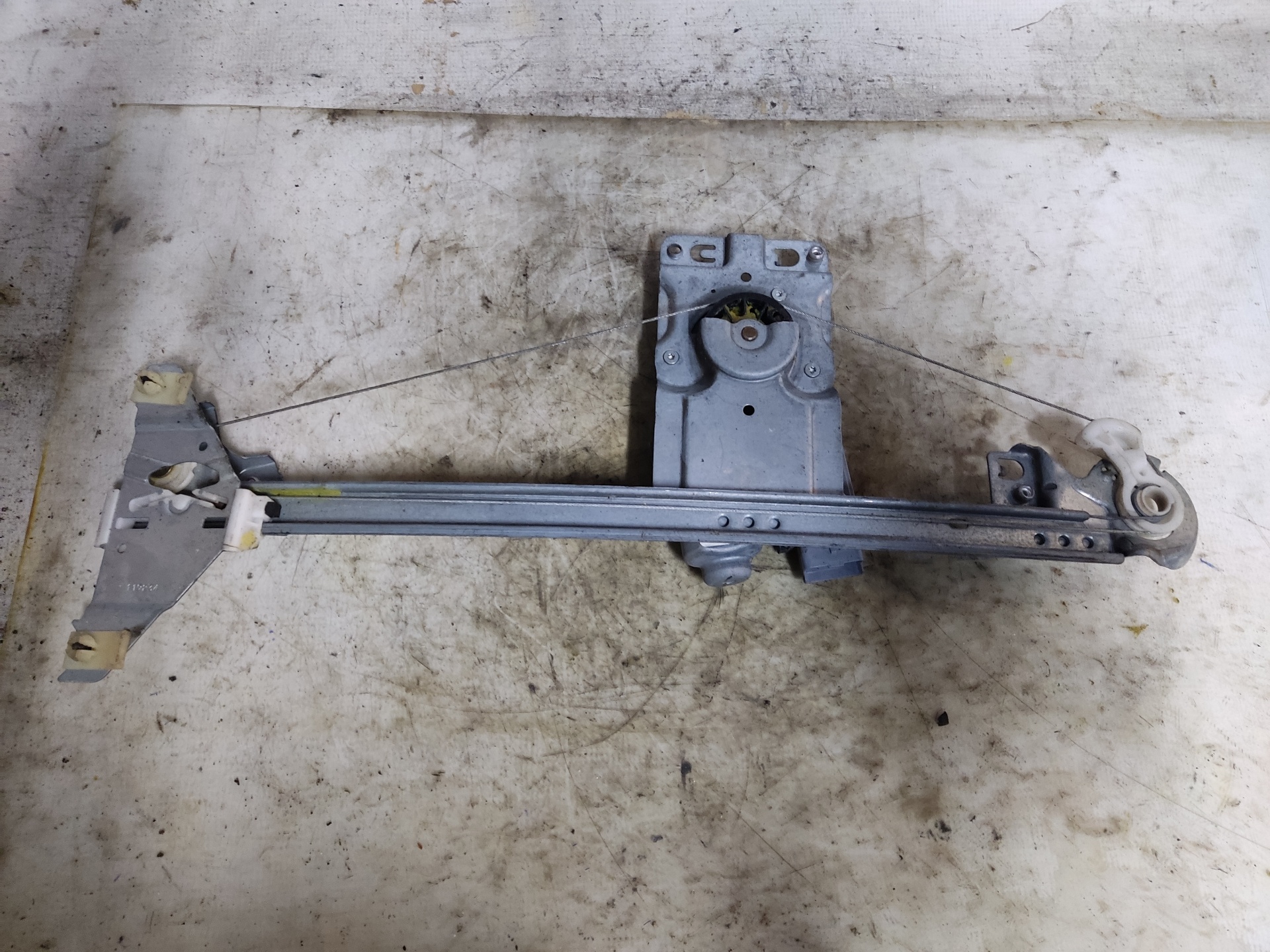 PEUGEOT 307 1 generation (2001-2008) Rear left door window lifter 965988 24896717