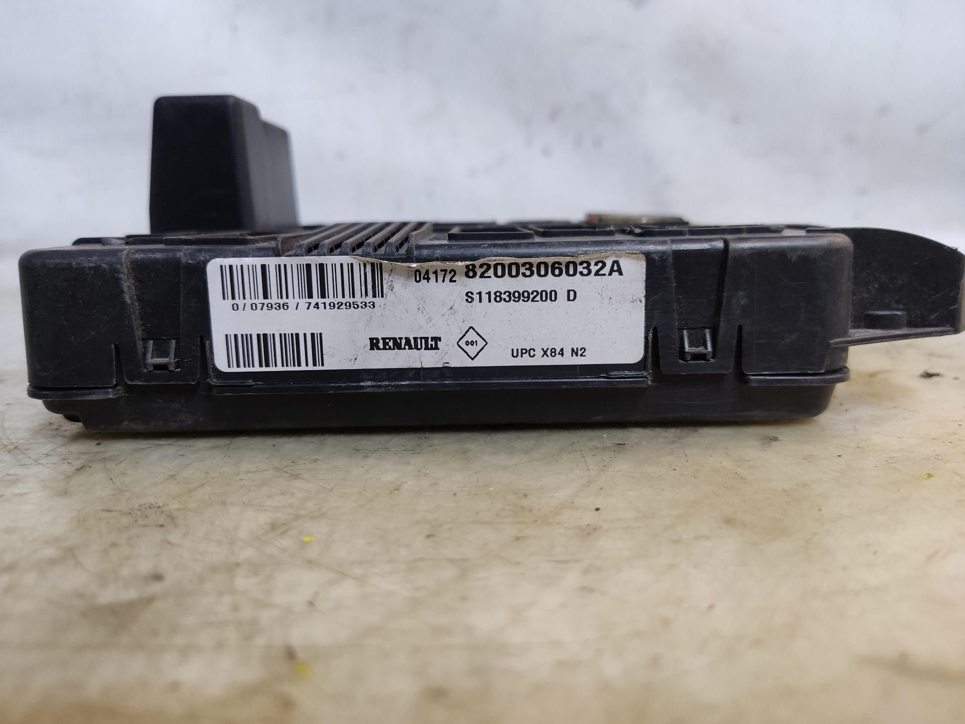 RENAULT Fuse Box ESTANTERÍA54 24894503