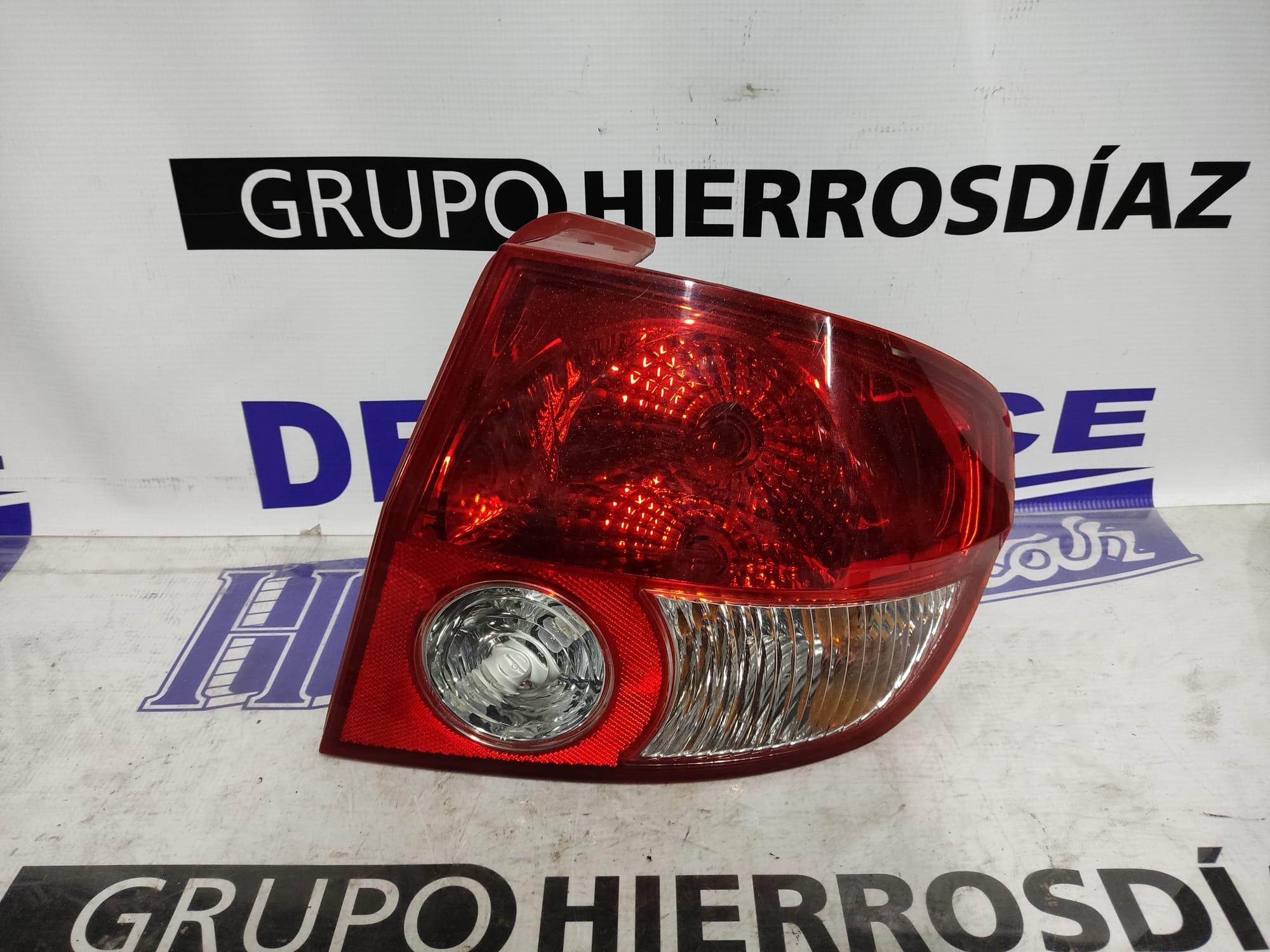 HYUNDAI Getz 1 generation (2002-2011) Feu arrière droit ESTANTERÍA34 24892021