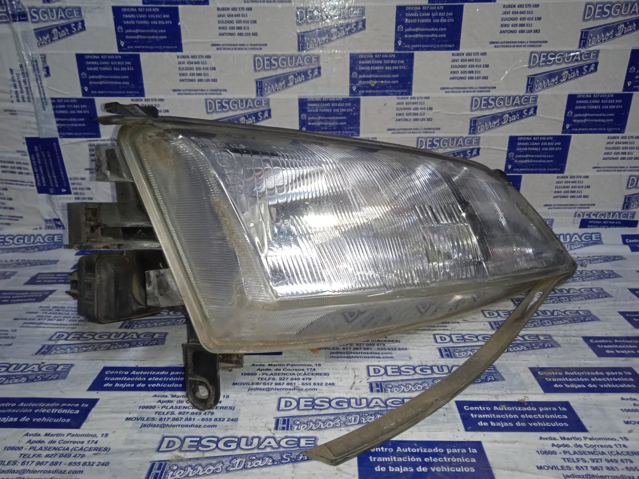 OPEL Vectra B (1995-1999) Front Right Headlight ESTANTERÍA2 24889624