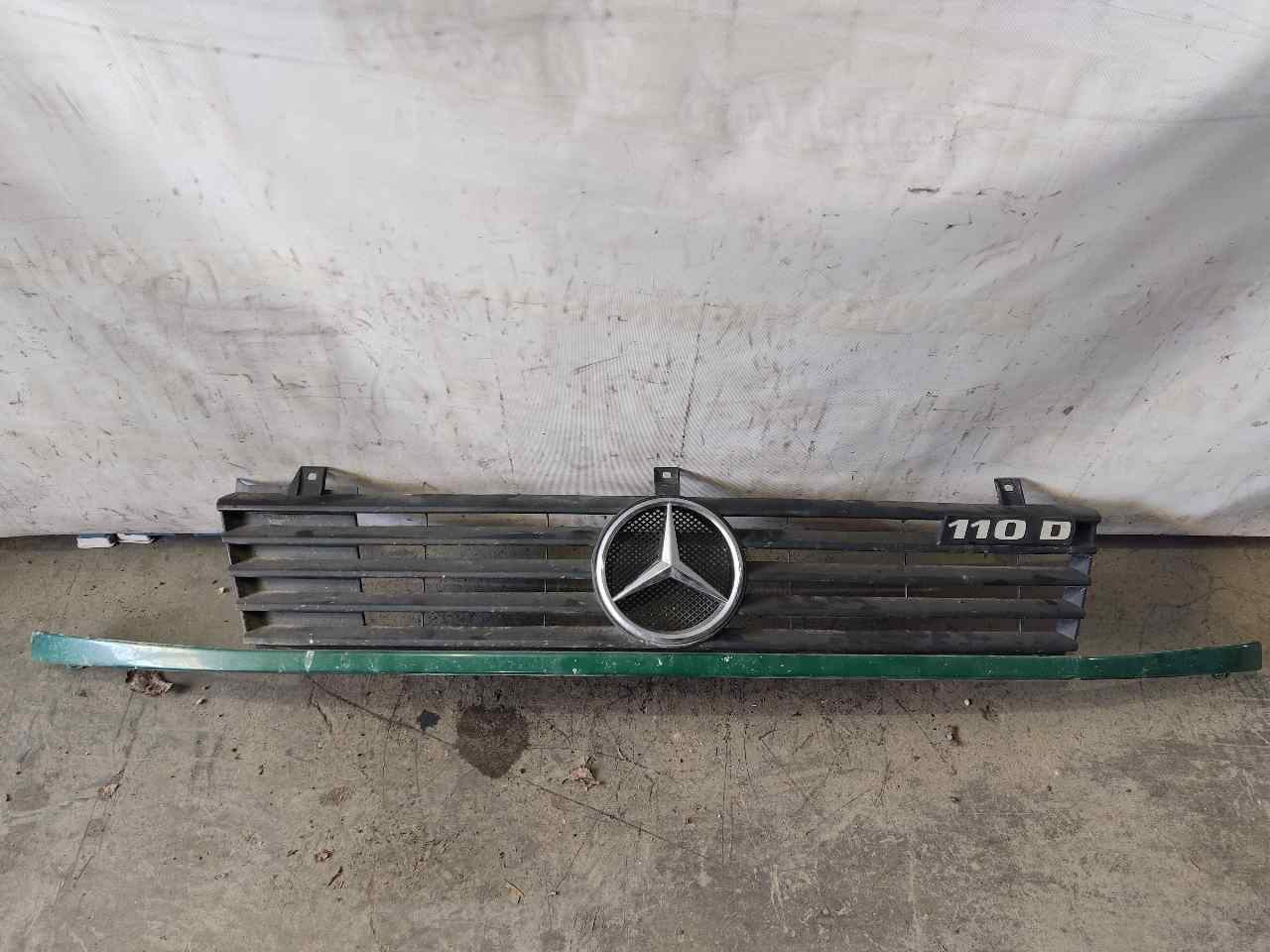 VOLKSWAGEN Vito W638 (1996-2003) Radiator Grille ESTAN0 24899744