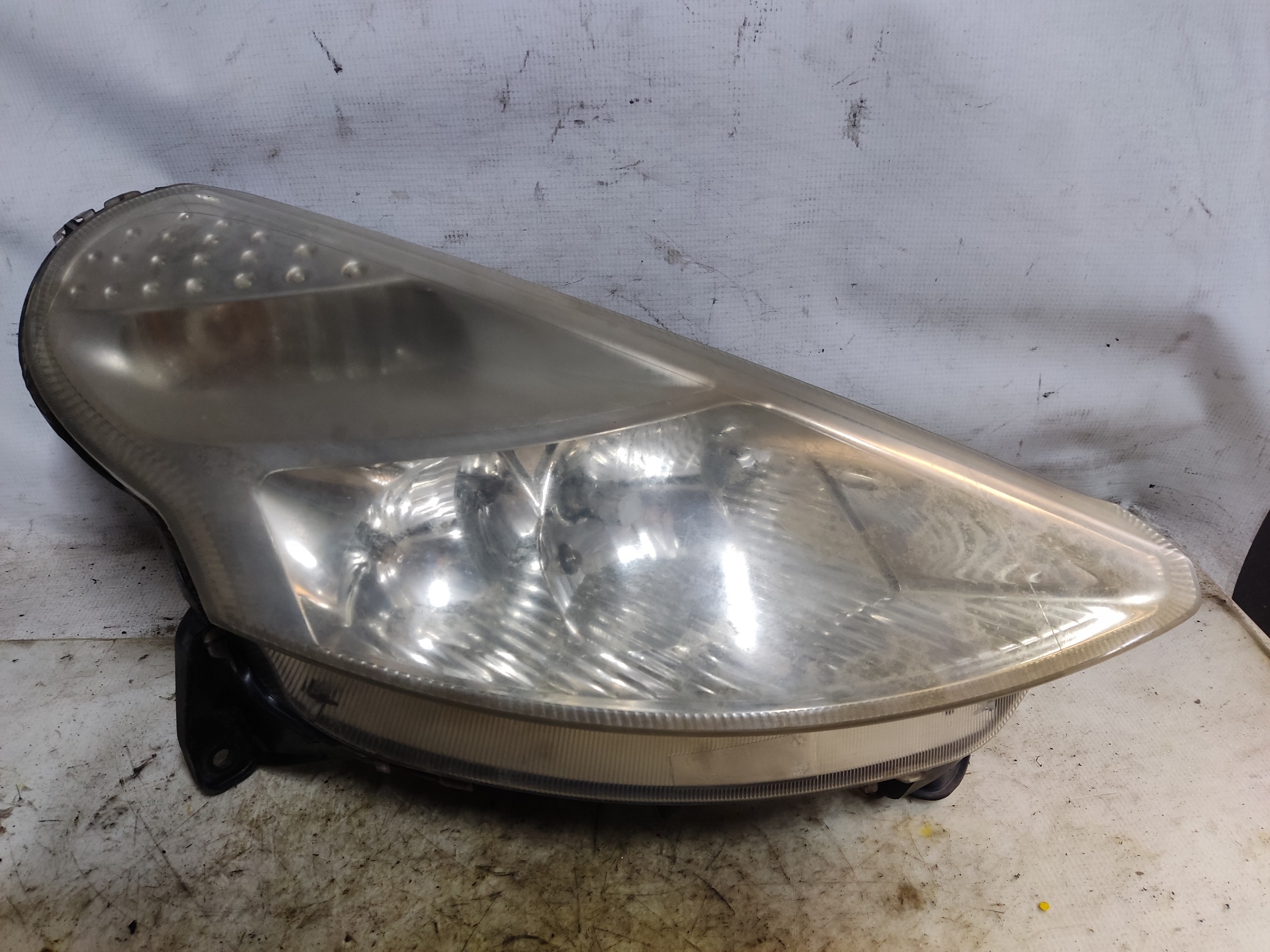 CITROËN C3 1 generation (2002-2010) Front Right Headlight 41580748D 24897047