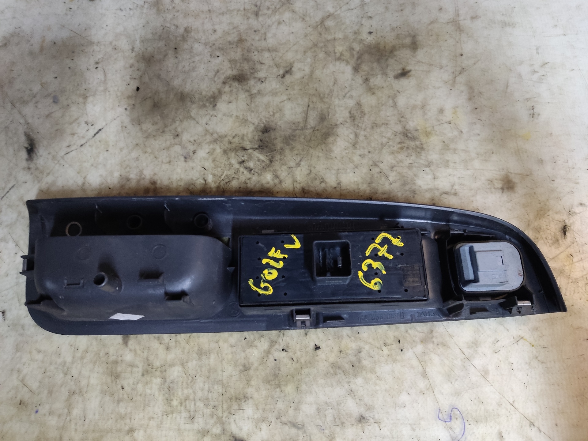 VOLKSWAGEN Golf 5 generation (2003-2009) Front venstre dør vindusbryter 1K4868049B 24920999