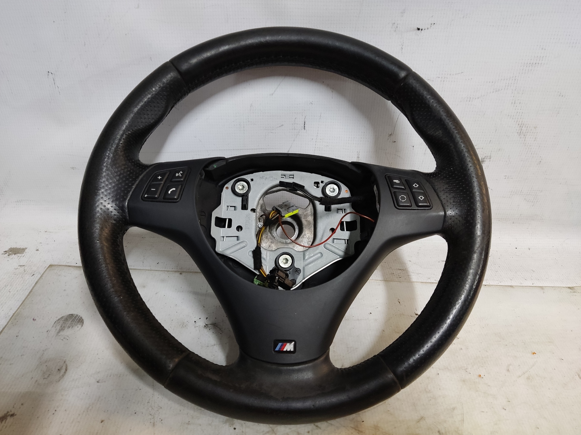 BMW 1 Series E81/E82/E87/E88 (2004-2013) Steering Wheel ESTANTERÍA85 24894722