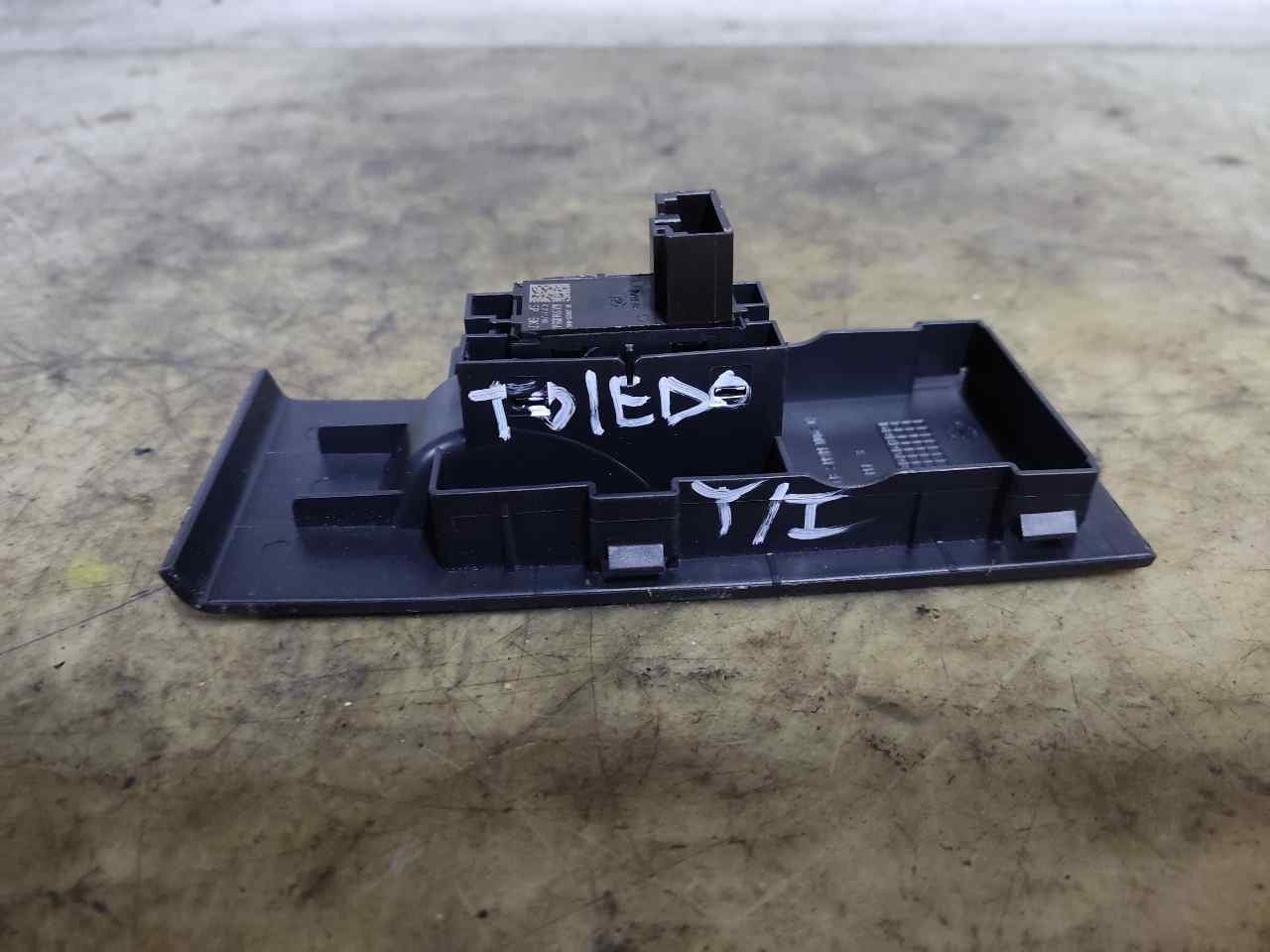 SEAT Toledo 4 generation (2012-2020) Rear Right Door Window Control Switch 6JA959855A 24900936