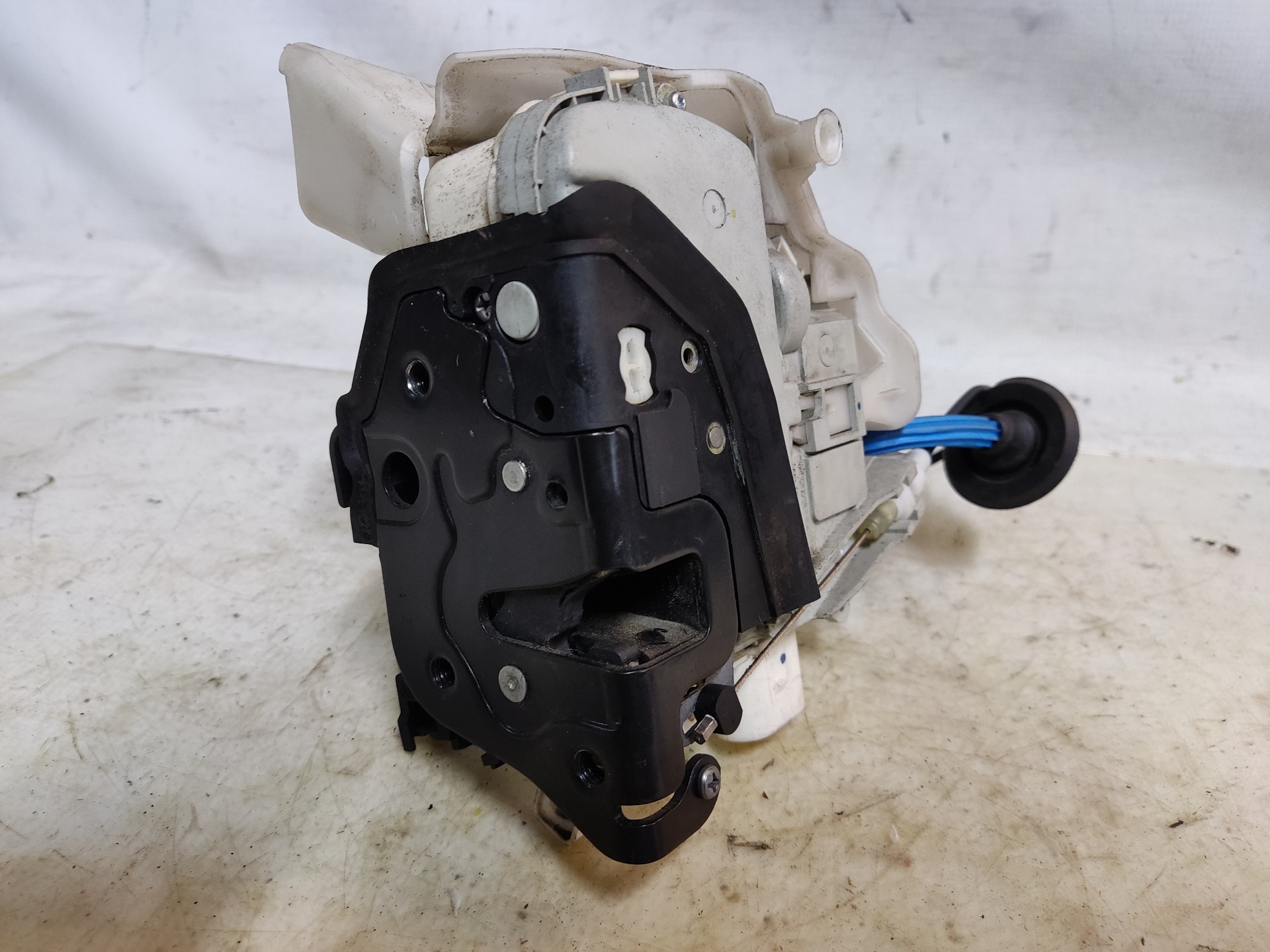 AUDI A4 B8/8K (2011-2016) Front Left Door Lock 24892529