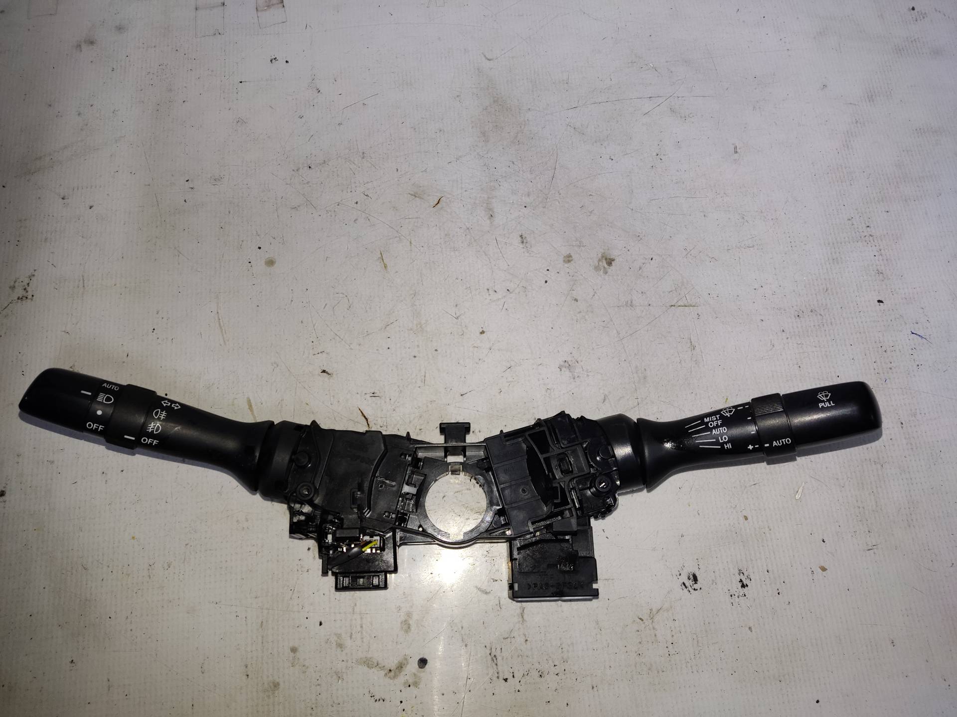 LEXUS IS XE20 (2005-2013) Switches ESTANTERÍA68 24886420