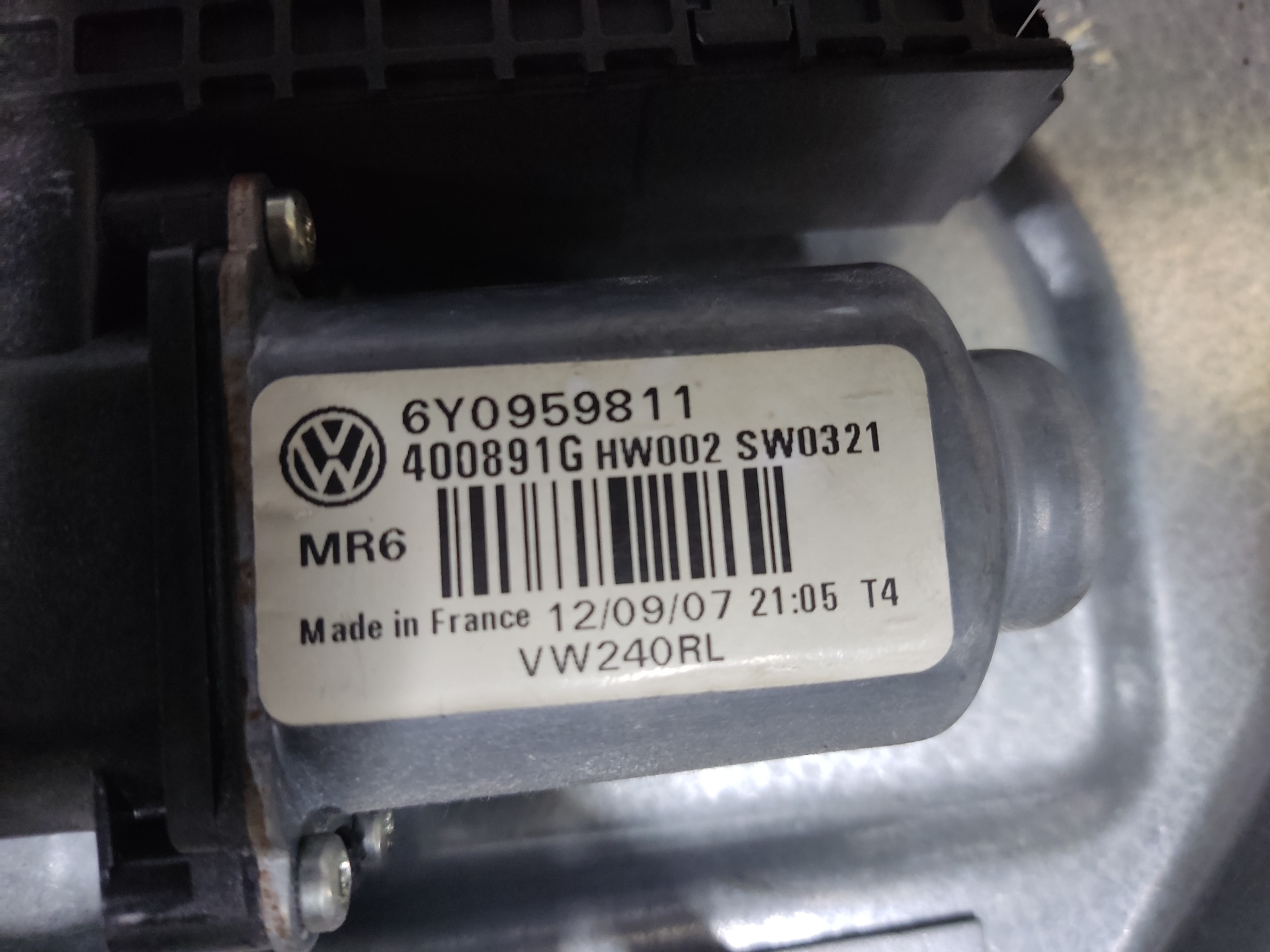 VOLKSWAGEN Polo 4 generation (2001-2009) Aizmugurējo kreiso durvju logu pacēlājs 6Y0959811 24898144