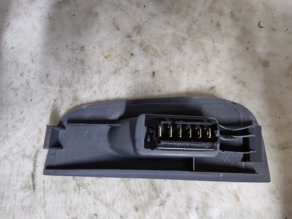 RENAULT Megane 1 generation (1995-2003) Front Right Door Window Switch ESTANTERÍA55 24915278