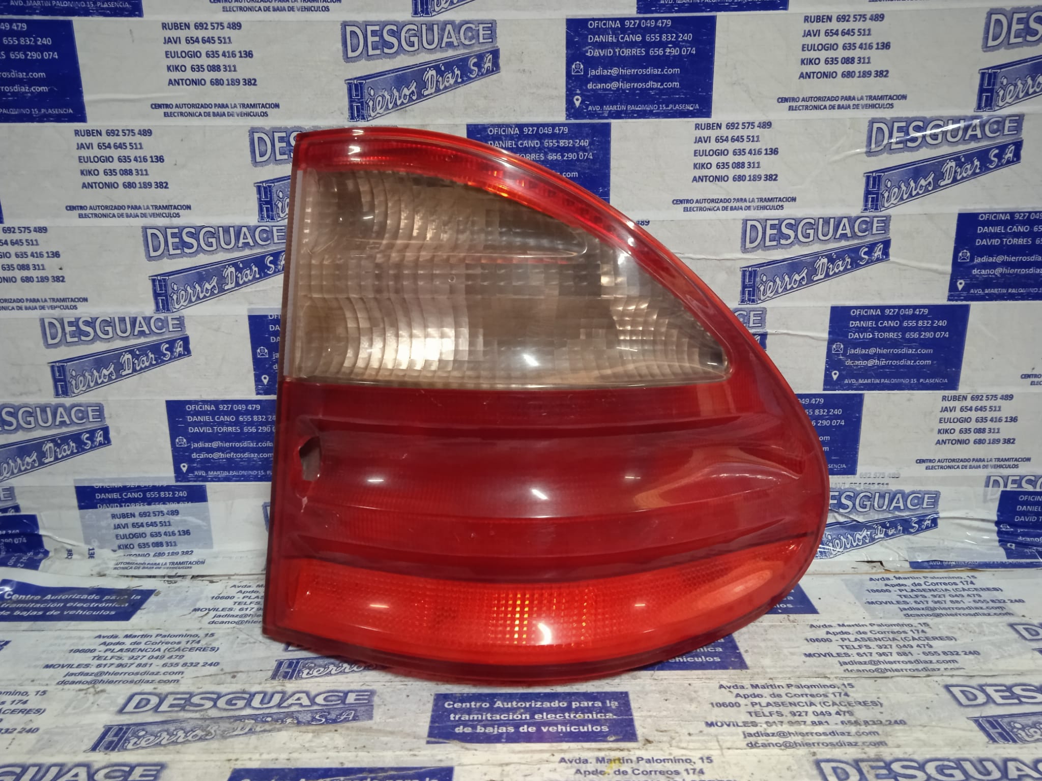 MERCEDES-BENZ E-Class W210/S210 (1995-2002) Rear Right Taillight Lamp ESTANTERÍA7 24890654