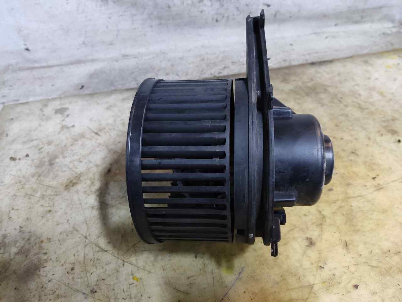 AUDI A3 8L (1996-2003) Sildītāja ventilators F667325R 24901478