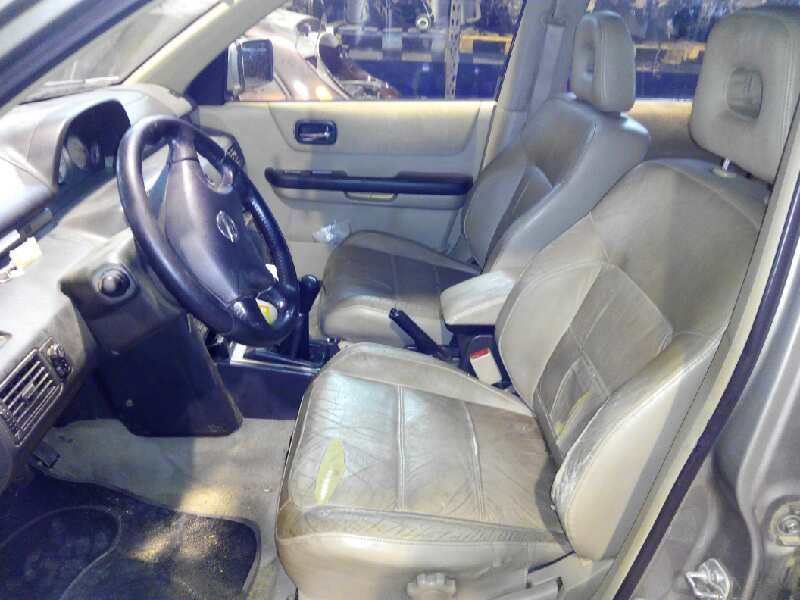 NISSAN X-Trail T30 (2001-2007) Váltóáramú generátor 23100AU400 24894327