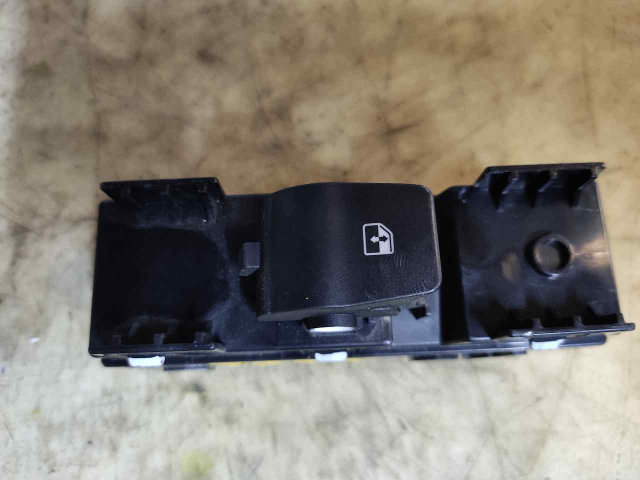 HYUNDAI i30 PD ( 3 generation) (2017-2024) Rear Right Door Window Control Switch 93581G3010 24900131