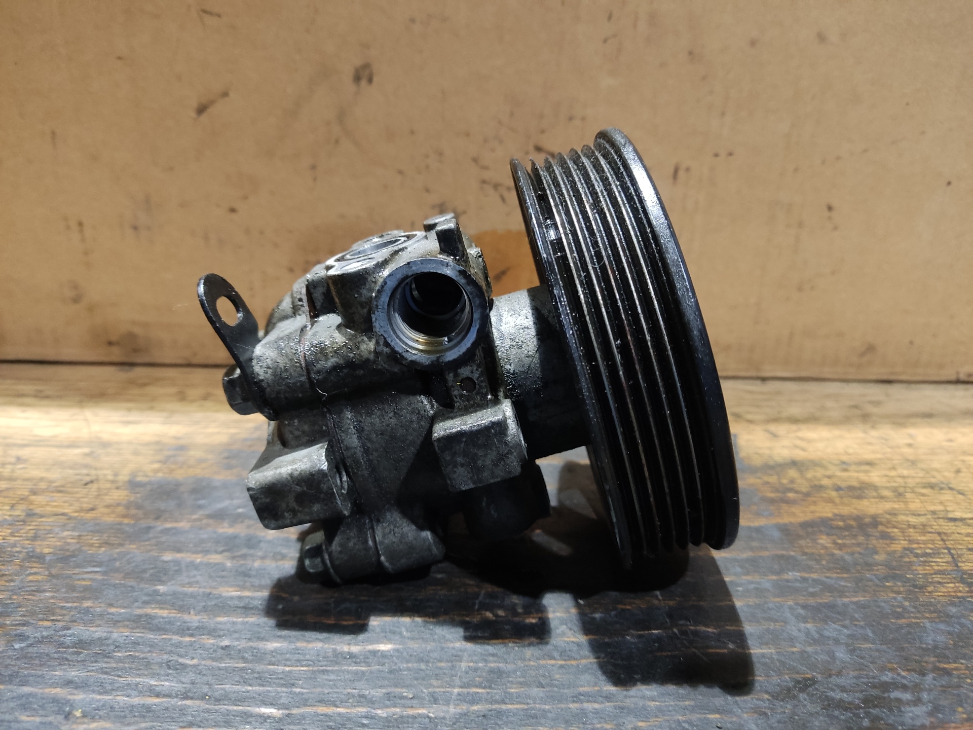 KIA Carens Power Steering Pump 24898947