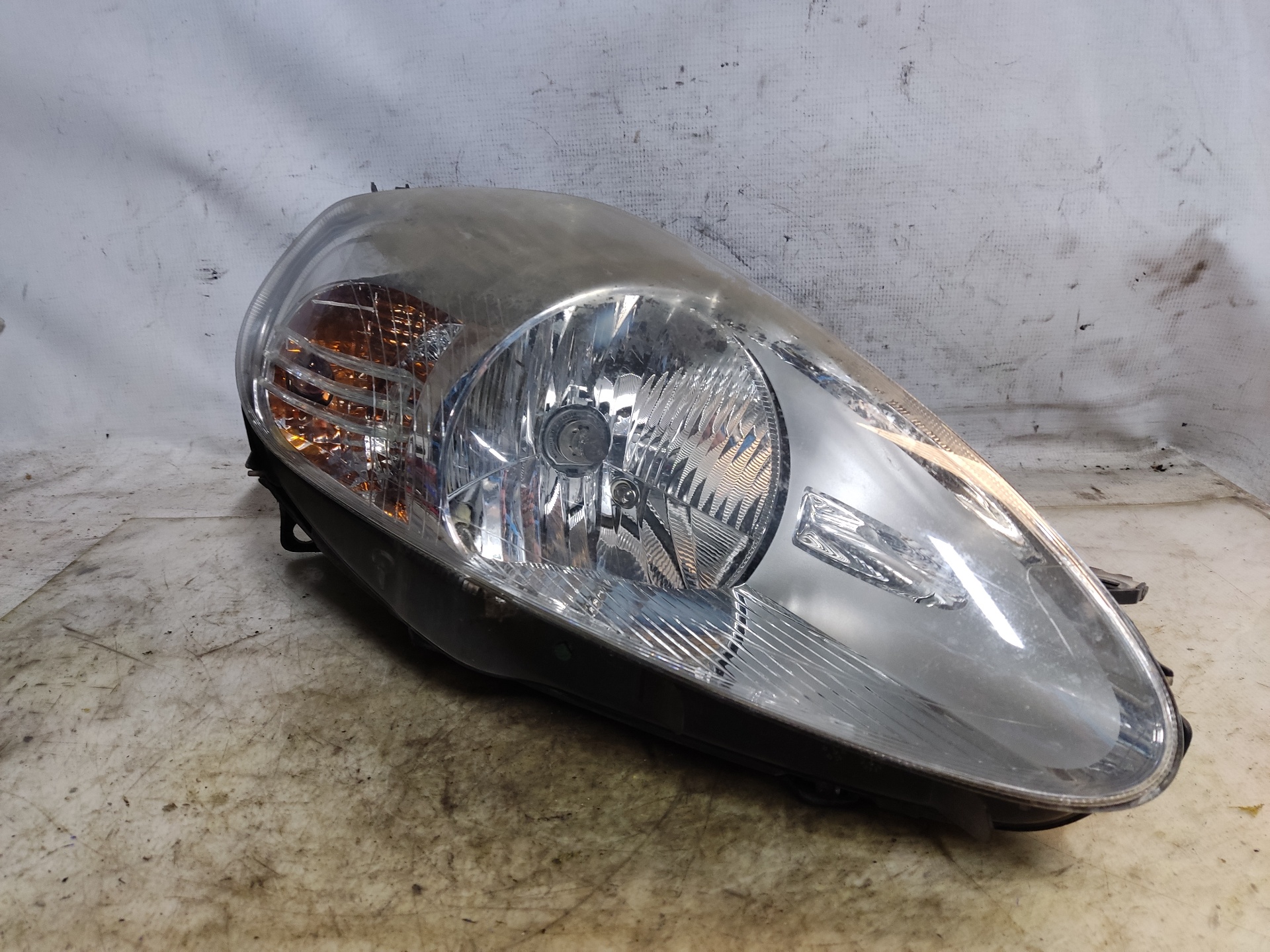 FIAT Grande Punto 1 generation (2006-2008) Front Right Headlight 89101388 24893021