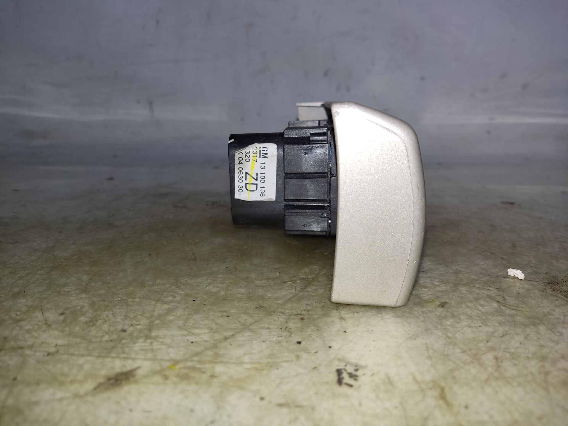 OPEL Astra J (2009-2020) Headlight Switch Control Unit ESTANTERÍA93 24889643