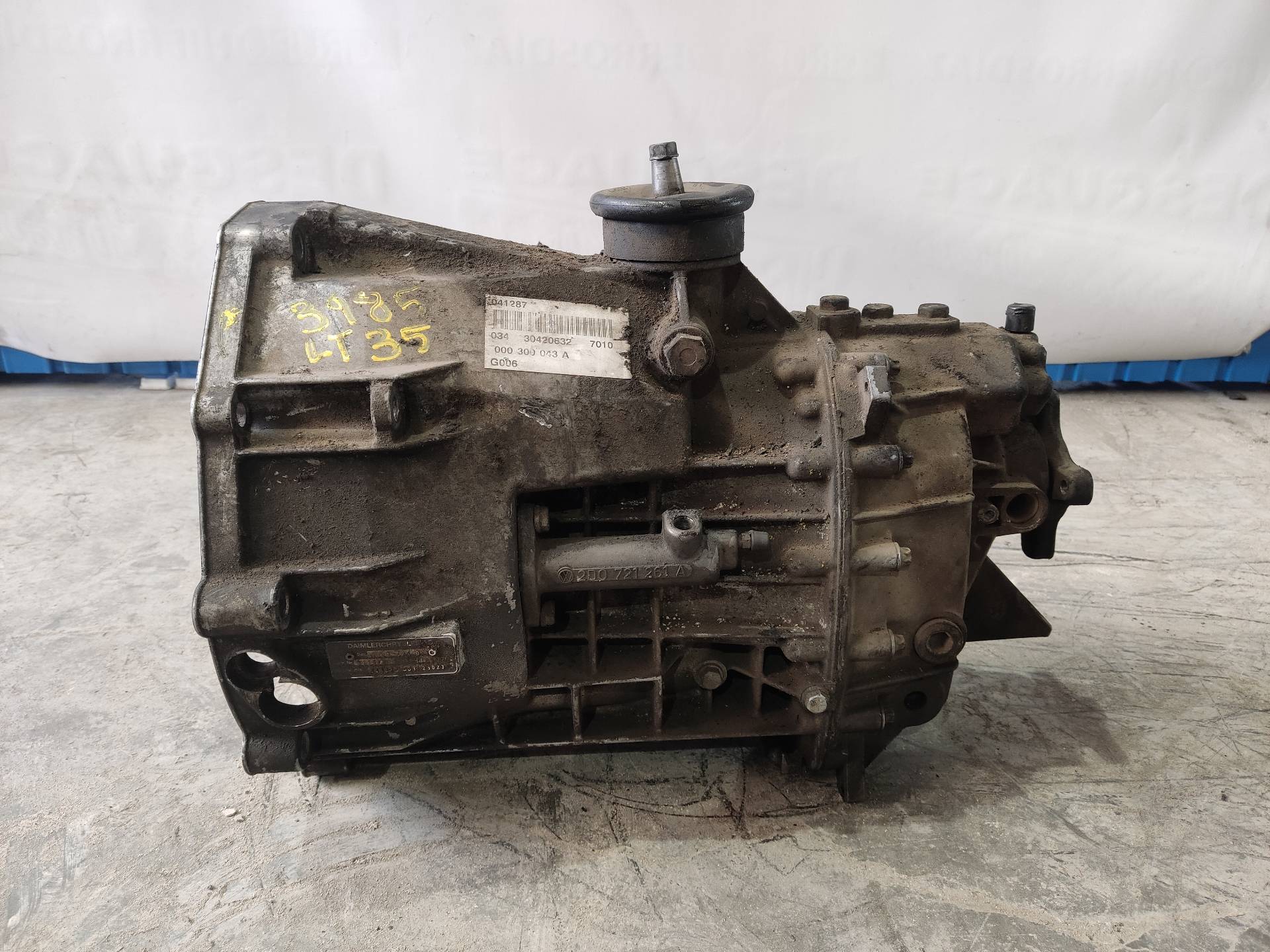 VOLKSWAGEN LT 2 generation (1996-2006) Gearbox 000300043A 24885904