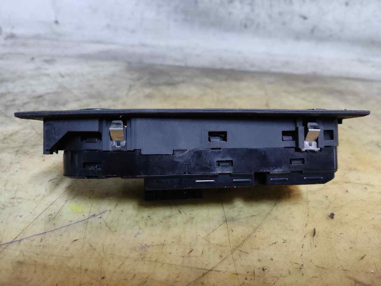 BMW 3 Series E90/E91/E92/E93 (2004-2013) Bal első ajtó ablakemelő gombja 694862306 24902206