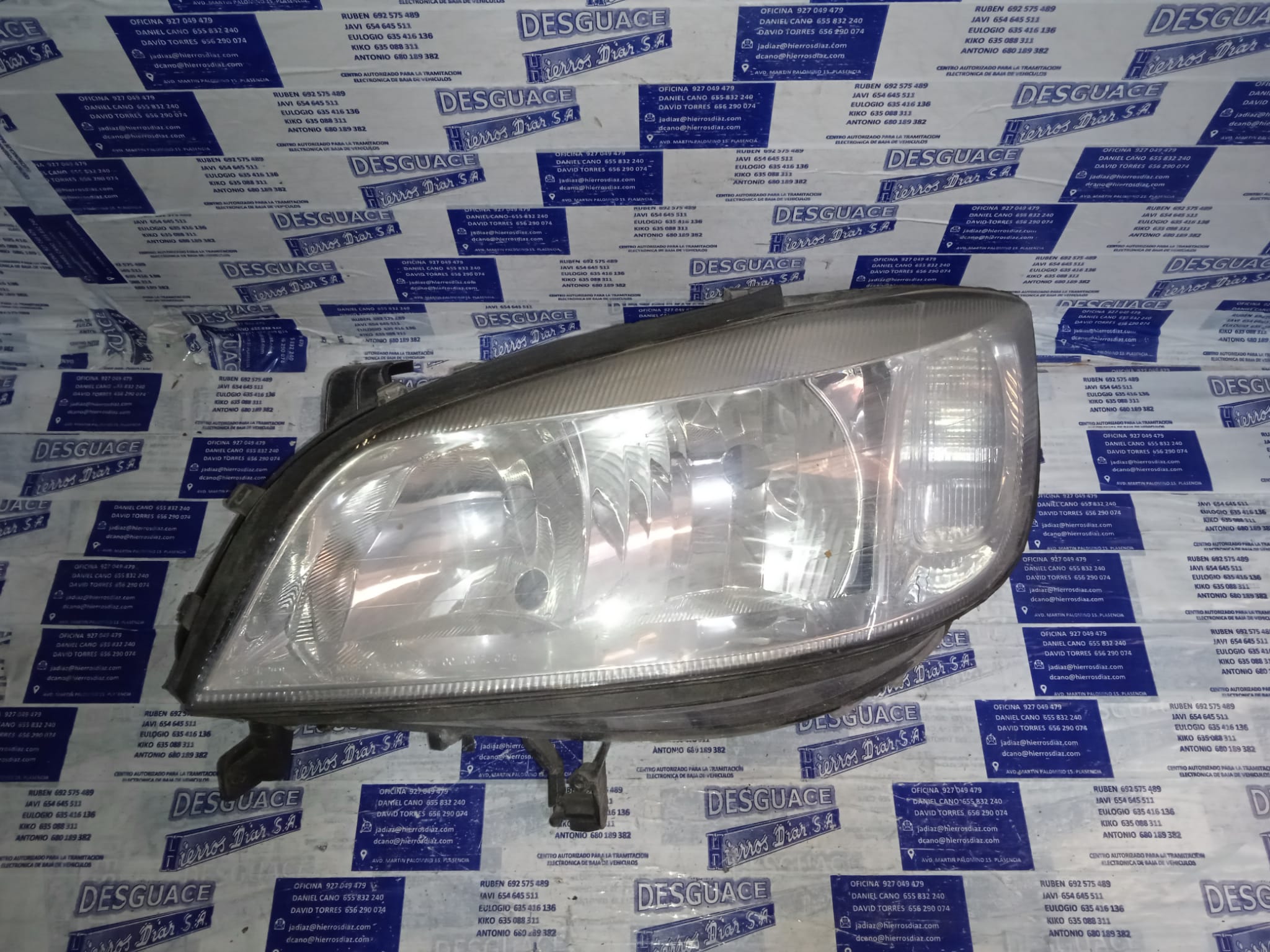 OPEL Zafira A (1999-2003) Front Left Headlight ESTANTERÍA2 24887729