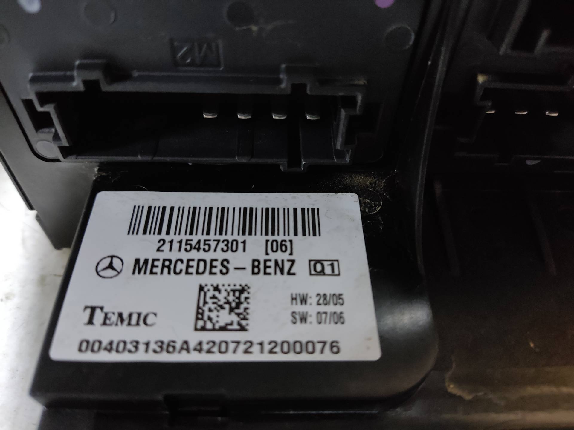 MERCEDES-BENZ E-Class W211/S211 (2002-2009) Sikringsskap ESTANTERÍA91 24892467