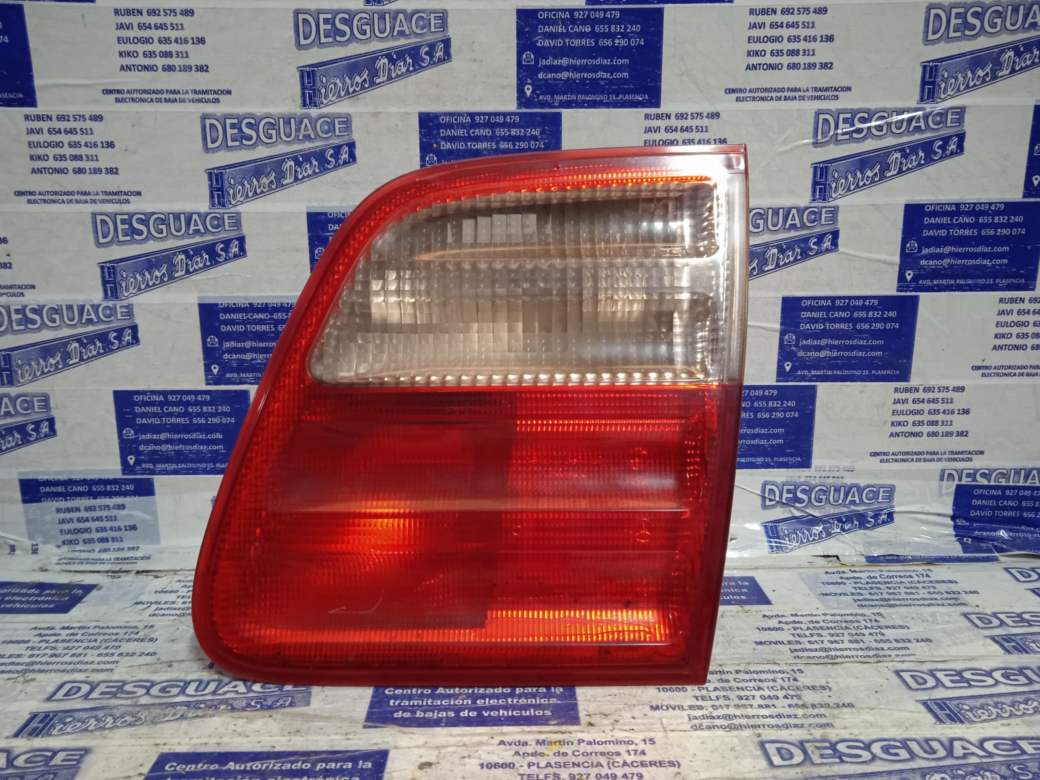 MERCEDES-BENZ E-Class W210/S210 (1995-2002) Rear Right Taillight Lamp ESTANTERÍA7 24890622