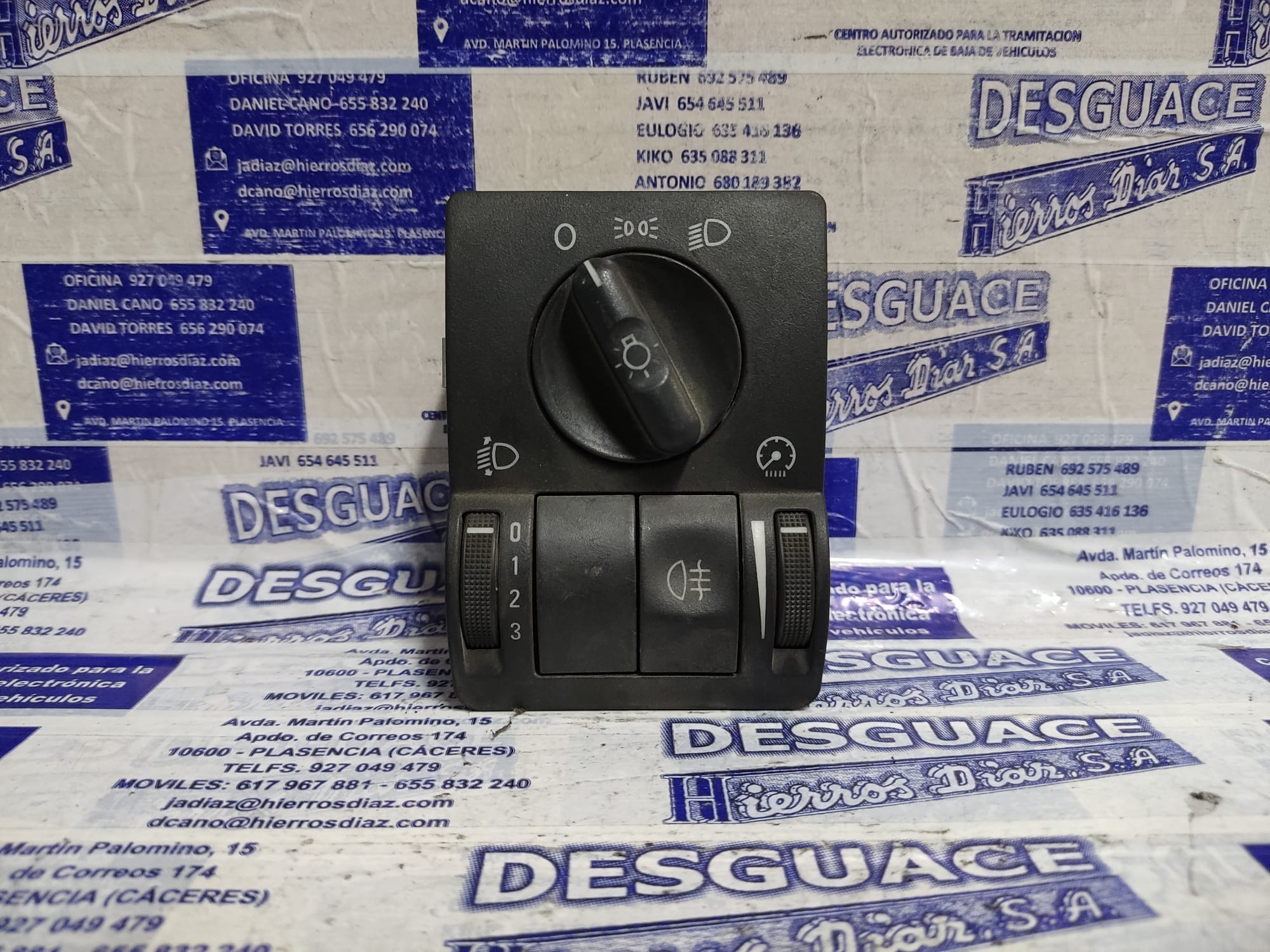 OPEL Corsa C (2000-2006) Headlight Switch Control Unit ESTANTERÍA93 24890651