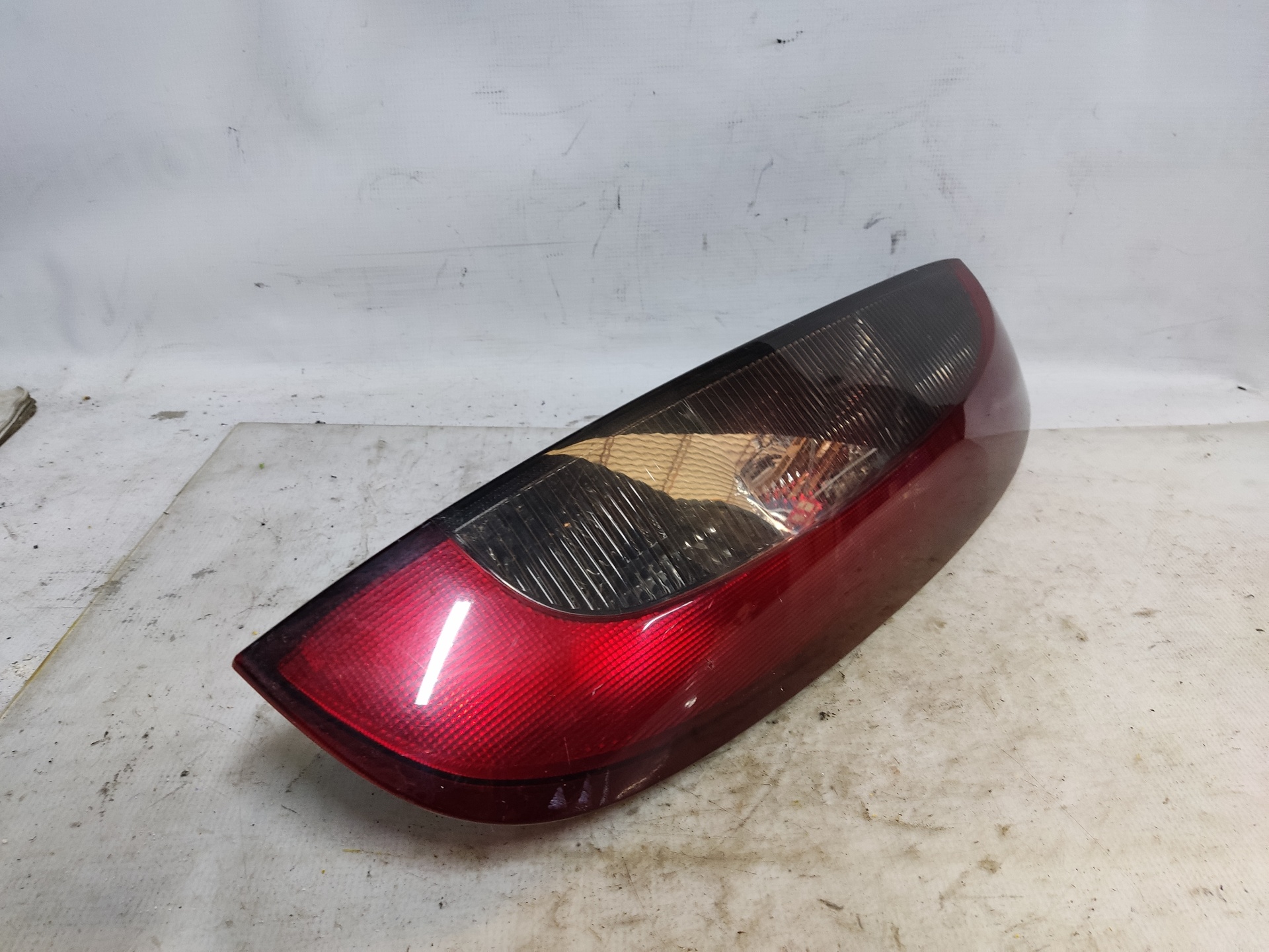 OPEL Corsa C (2000-2006) Rear Right Taillight Lamp ESTANTERÍA2 24895049