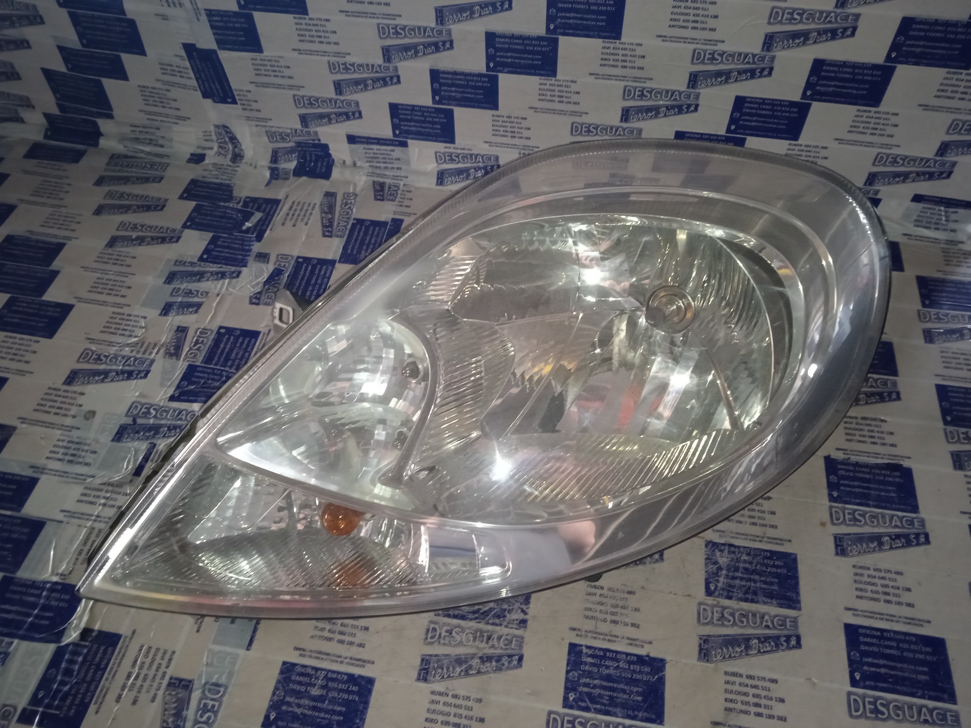 OPEL Vivaro A (2002-2006) Front Left Headlight ESTANTERÍA2 24887315