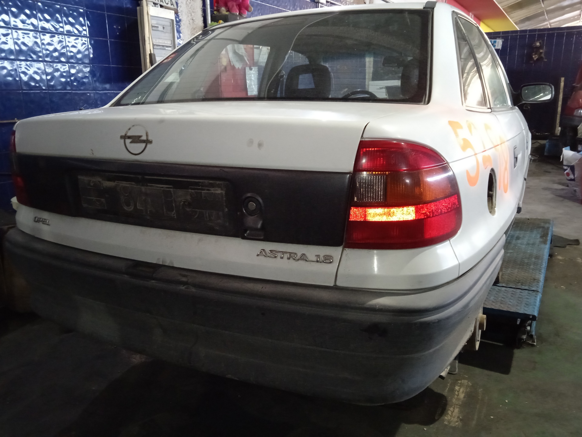 OPEL Astra F (1991-2002) Повторитель переднего правого крыла ESTANTERÍA3 24898525