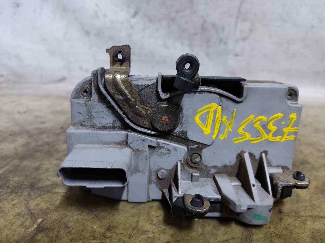 PEUGEOT 406 1 generation (1995-2004) Front Left Door Lock 24899309