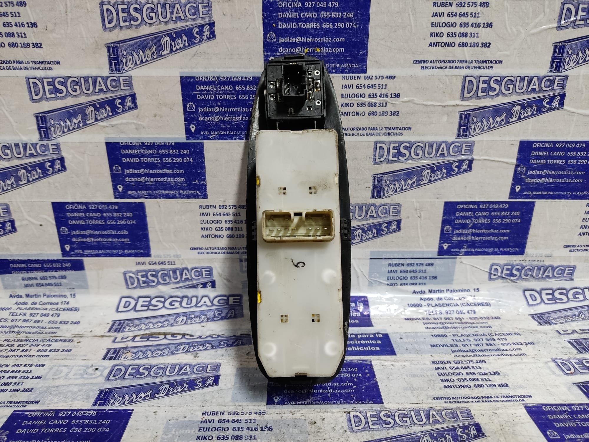 HYUNDAI Accent LC (1999-2013) Front Left Door Window Switch ESTANTERÍA70 24886709