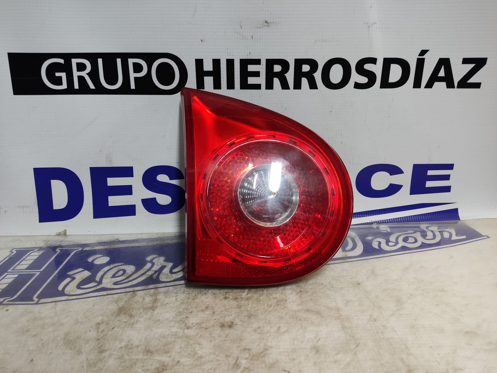 VOLKSWAGEN Golf 5 generation (2003-2009) Feu arrière gauche ESTANTERÍA14 24892190