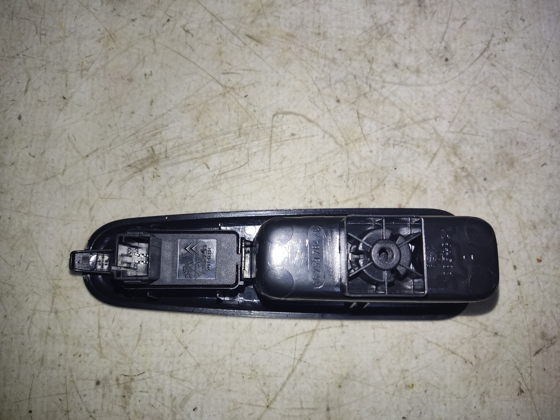 PEUGEOT 3008 2 generation (2017-2023) Rear Right Door Window Control Switch ESTANTERÍA48 24895737