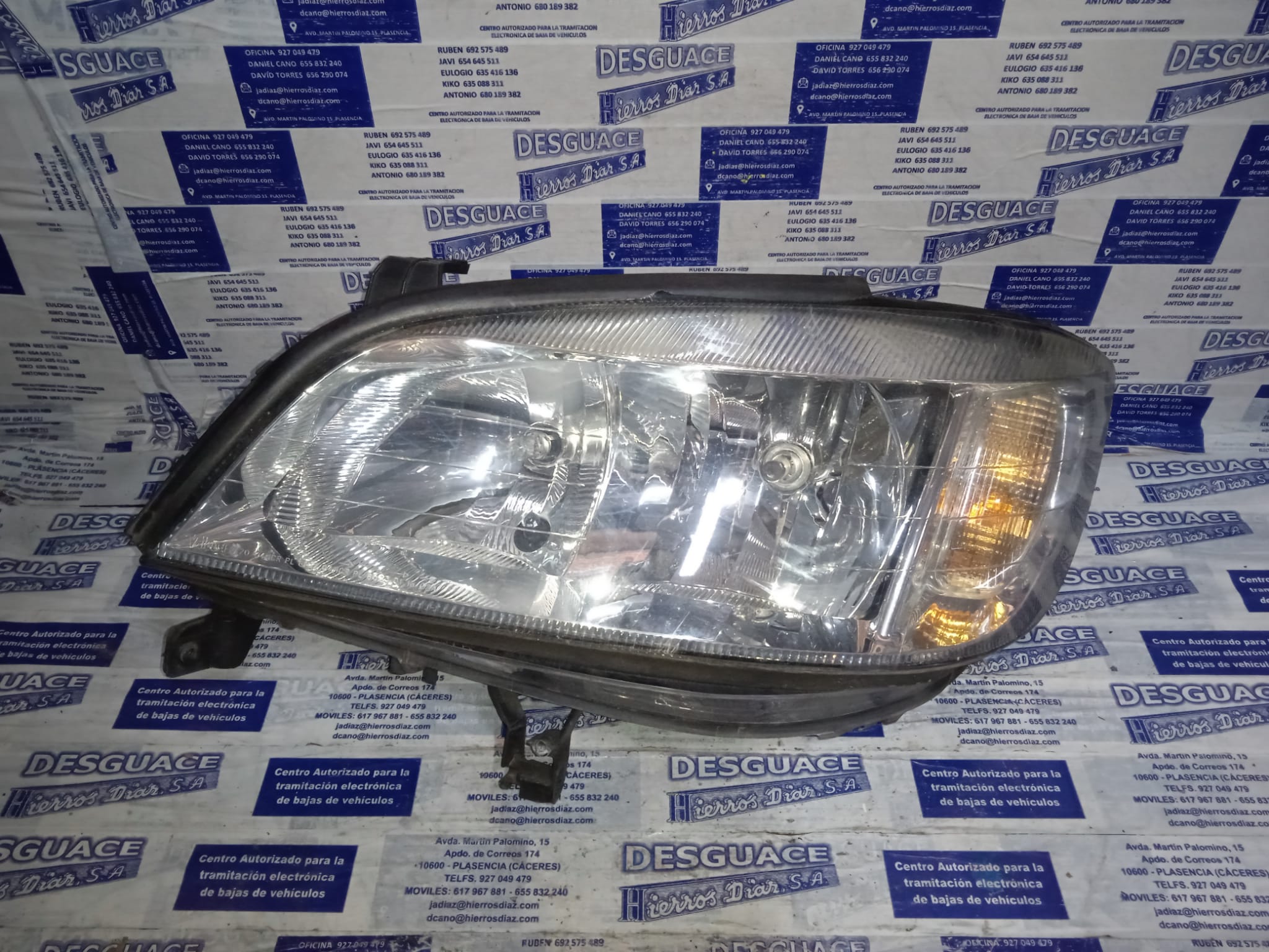 OPEL Zafira A (1999-2003) Front Left Headlight ESTANTERÍA2 24890534