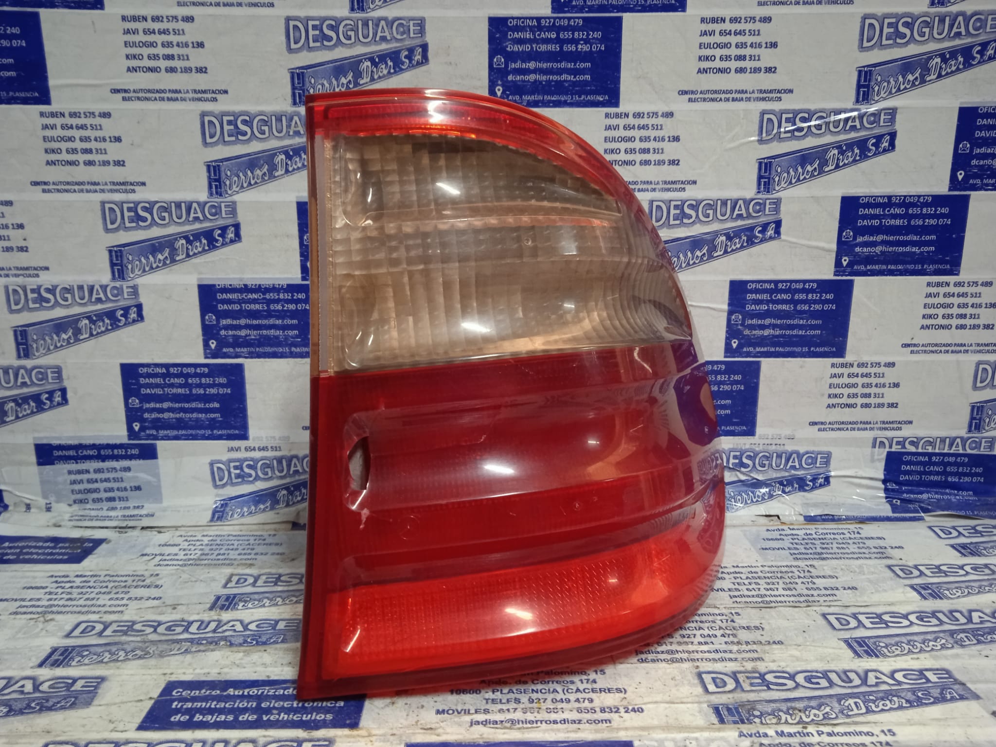 MERCEDES-BENZ E-Class W210/S210 (1995-2002) Rear Right Taillight Lamp ESTANTERÍA7 24890654